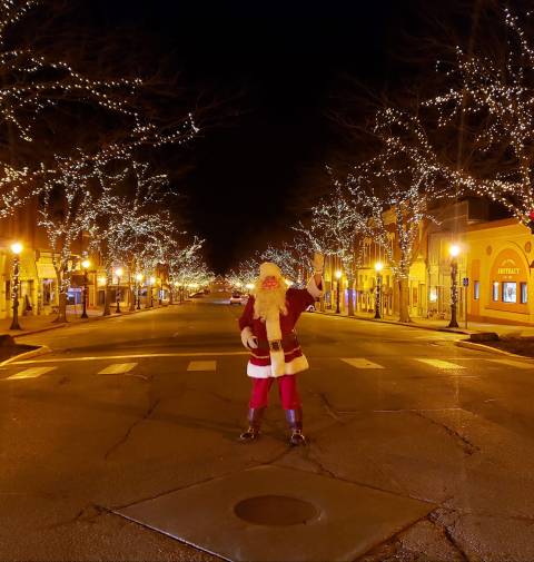 These 7 Small Towns In Iowa Honor Christmas In The Most Magical Way