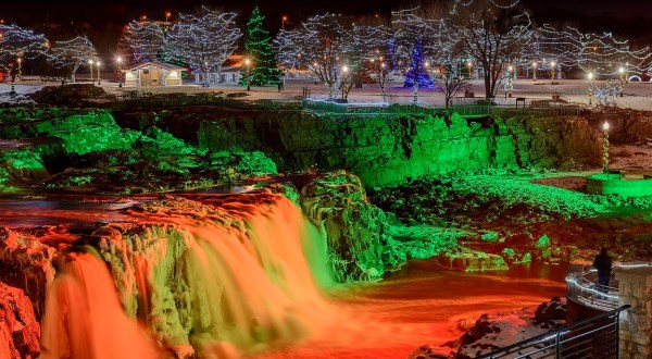 Even The Grinch Would Marvel At The Winter Wonderland At Falls Park In South Dakota