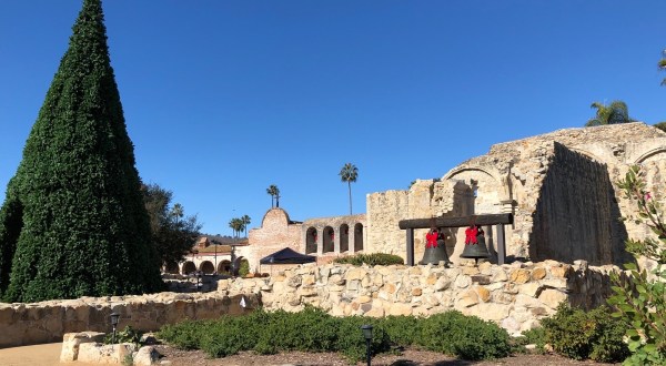 The Historic 240-Year Old Mission San Juan Capistrano In Southern California Is All Decked Out For The Holidays And It’s Truly Spectacular