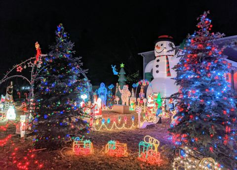 You've Gotta See These 9 Spectacular Neighborhood Christmas Light Displays In Minnesota