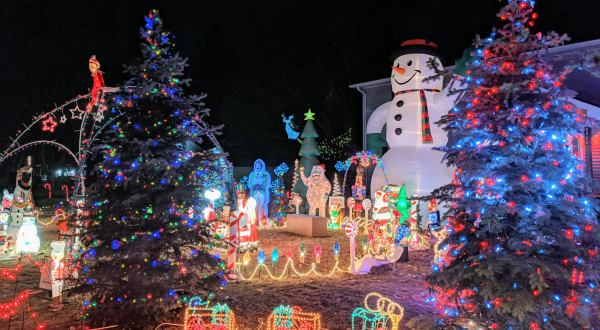 You’ve Gotta See These 9 Spectacular Neighborhood Christmas Light Displays In Minnesota