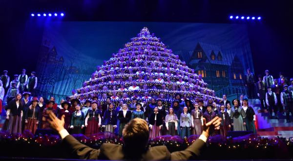 Portland’s Singing Christmas Tree In Oregon Has Never Missed A Performance In 58 Years