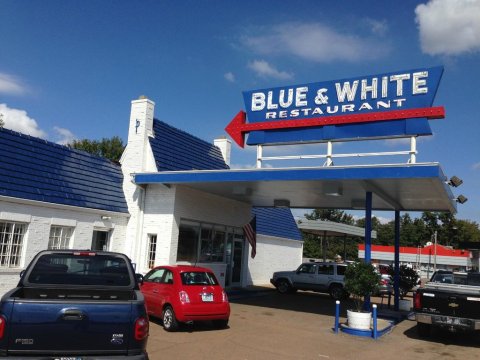 Visit Blue & White Restaurant, The Small Town Diner In Mississippi That's Been Around Since The 1920s