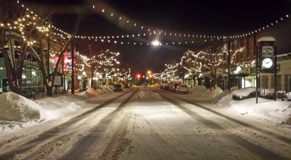 The One Town Near Detroit That Turns Into A Winter Wonderland Each Year