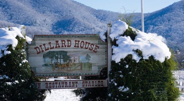 Take A Horse-Drawn Sleigh Ride Through The Mountains In Georgia At The Dillard House