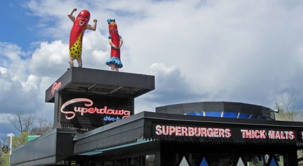 Superdawg Is A Tiny, Old School Drive-In That Might Be One Of The Best Kept Secrets In Illinois