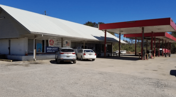 Hidden In A Small Town Gas Station, Doogie’s BBQ May Be Mississippi’s Best Kept Secret    