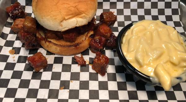 You Won’t Mind Driving Miles To Dig Into The Scrumptious BBQ At Raspberry’s Bar-BQ In Missouri