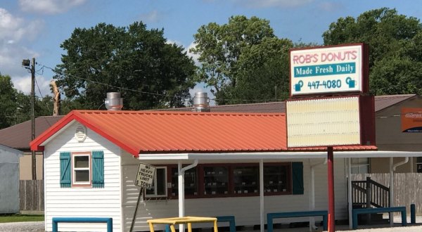 Rise And Shine With A Hot And Fresh Donut From Rob’s Donut Shop In Louisiana