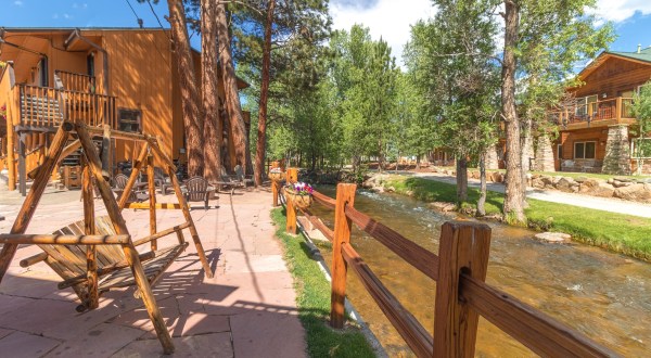 Forget The Resorts, Rent This Charming Waterfront Lodge In Colorado Instead