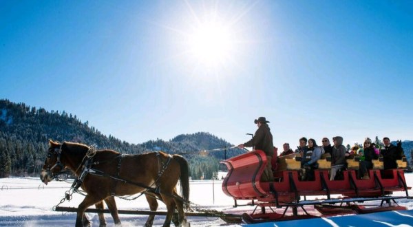 See The Charming Town Of Leavenworth In Washington Like Never Before On This Delightful Sleigh Ride