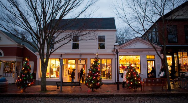 Every Year, The Charming Town Of Nantucket In Massachusetts Transforms Into A Winter Wonderland