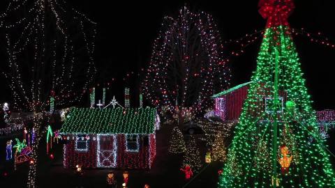 You've Gotta See These 6 Spectacular Neighborhood Christmas Light Displays In Connecticut