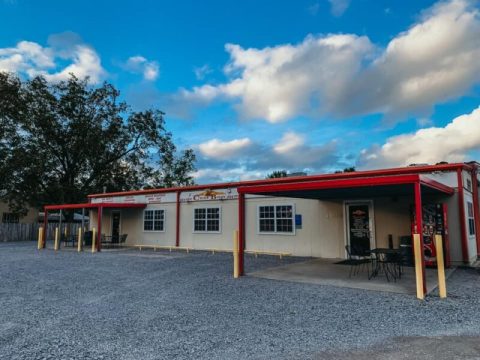 Visit C'est Bon Restaurant, The Small-Town Diner In Louisiana That's Been Around Since The 1980s