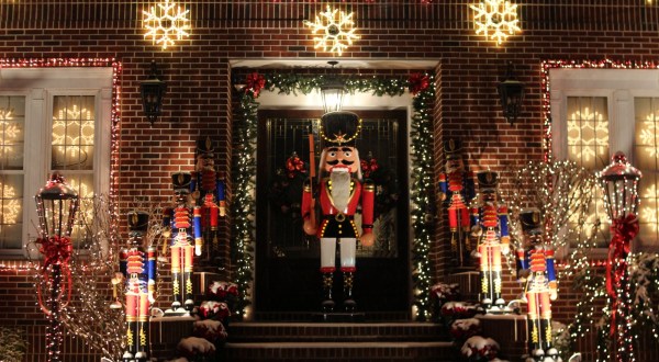 5 Christmas Lights Displays In New York That The Whole Family Can Enjoy
