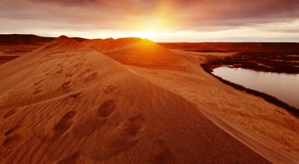Explore The Tallest Single-Structured Sand Dune In North America At Bruneau Dunes In Idaho