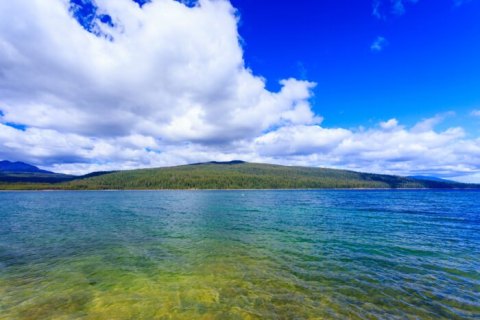 The Hike To Oregon's Pretty Little Crescent Lake Is Short And Sweet