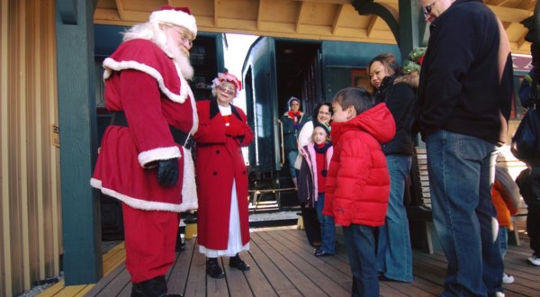 The Magical Holiday Train Ride In Arkansas Everyone Should Experience At Least Once