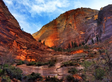Observation Point Trail In Utah Is Full Of Awe-Inspiring Rock Formations