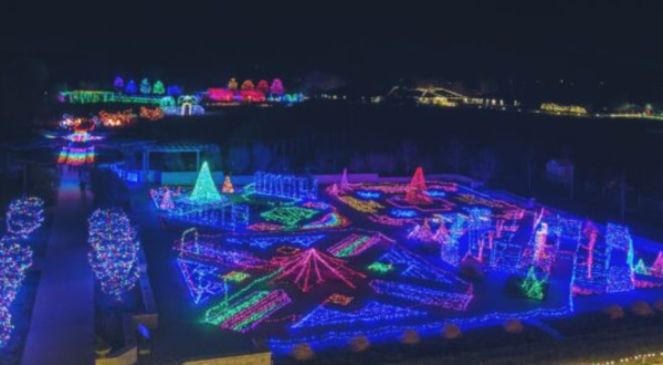 Start A New Holiday Tradition With A Stroll Through 25 Acres Of Holiday Lights At The Festival Of Lights In Missouri
