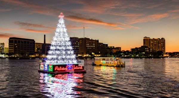 Take To The River This Holiday Season With A River Of Lights Cruise In Florida