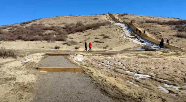 Colorado’s Newest Hike, The Rueter-Hess Incline Challenge, Has Positively Perfect Views