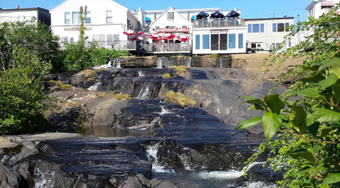 The Breathtaking Waterfall Restaurant In Maine Where The View Is As Good As The Food