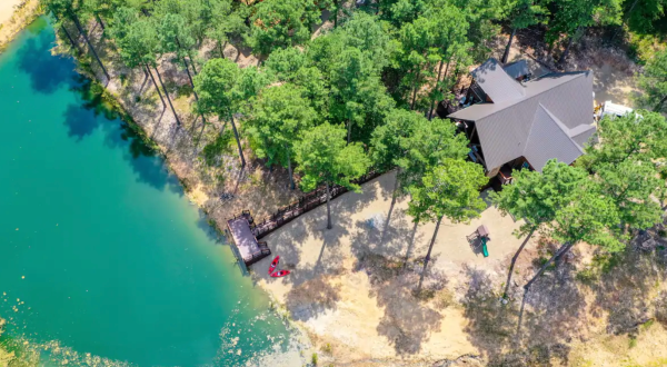 Forget The Resorts, Rent This Charming Waterfront Airbnb In Oklahoma Instead