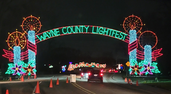 Lightfest Is A Mesmerizing Drive-Thru Christmas Display Near Detroit With Over 100,000 Glittering Lights