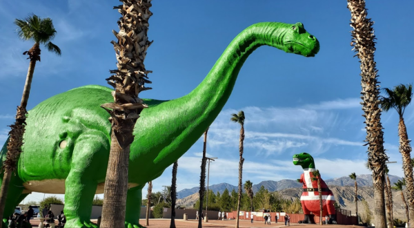 The Massive Cabazon Dinosaurs In Southern California Are All Decked Out For Christmas And It’s An Epic Sight To See