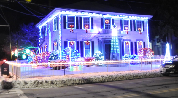 You’ve Gotta See These 5 Spectacular Neighborhood Christmas Light Displays In Maine