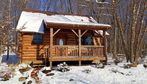 Enjoy A Cozy Winter Getaway With Your Person At This Amazingly Romantic Indiana Cabin Experience