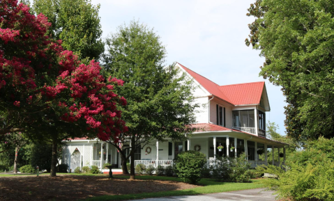 There's A Bed and Breakfast On This Animal Farm In South Carolina And You Simply Have To Visit