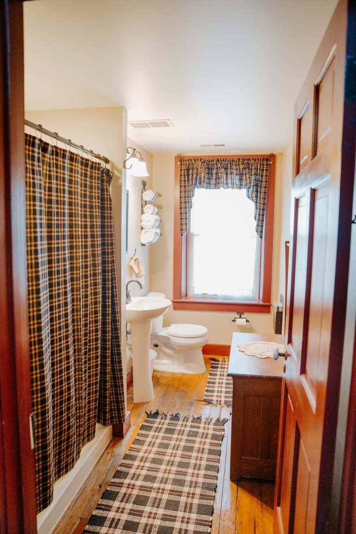 Airbnb Nauvoo Illinois Master Bath