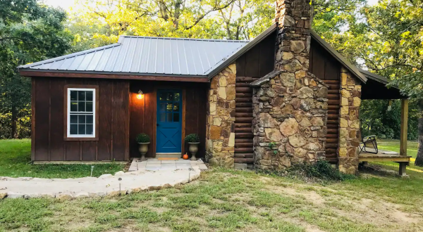 Disconnect From Tech And Reconnect With Nature At The Blue Door Cabin In Kansas