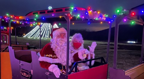 Watch The Arkansas Countryside Whirl By On This Unforgettable Christmas Train