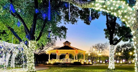 Walk Through Over 100,000 Lights On The Home For The Holidays Christmas Trail In Texas