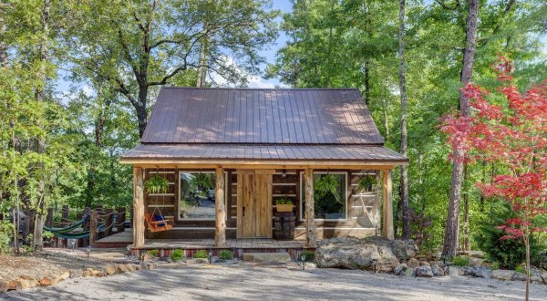 Retreat To The Gorgeous Fox Pass Cabins In Arkansas For A Secluded Weekend