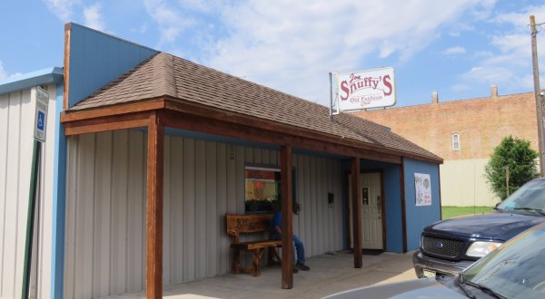 Feast On Hometown Eats Done Right At Joe Snuffy’s Cafe In Kansas