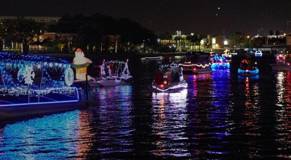 7 Of The Best Holiday Boat Parades In Florida To Enjoy From Land Or Sea