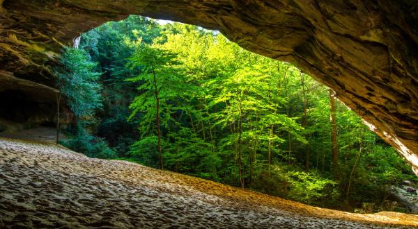 Hike To This Sandy Cave In Kentucky For An Out-Of-This-World Experience