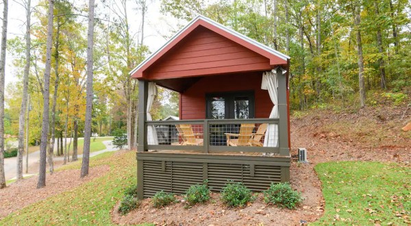 Forget The Resorts, Rent This Charming Waterfront Tiny House In Alabama Instead