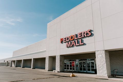With 15 Flea Market Locations In Kentucky, Peddlers Mall Is A Bargain Hunter's Dream Come True