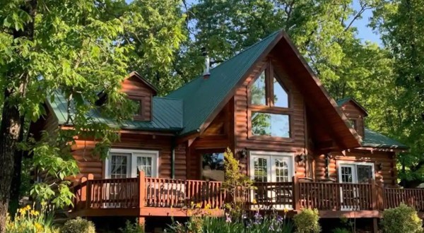 Soak In A Hot Tub Surrounded By Natural Beauty At These 5 Cabins In Missouri
