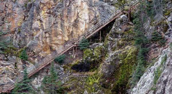 The Steep And Challenging Hike Down Uncle Tom’s Trail In Wyoming Will Test Your Bravery