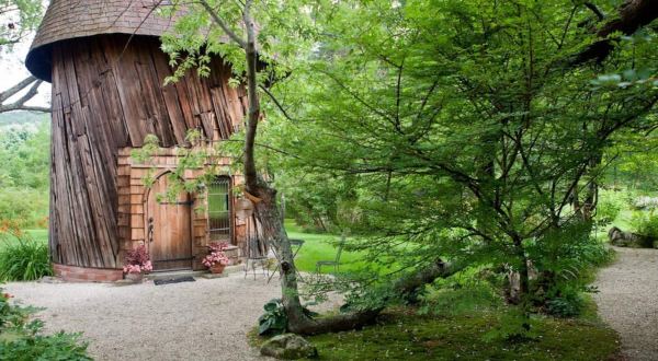 Spend The Night In An Airbnb That’s Inside An Actual Tiny Tower Right Here In Massachusetts
