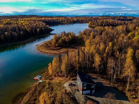 Soak In A Hot Tub Surrounded By Natural Beauty At These 4 Cabins In Alaska