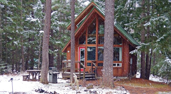 You’ll Have A Front Row View Of The Washington Mountains In These Cozy Cabins