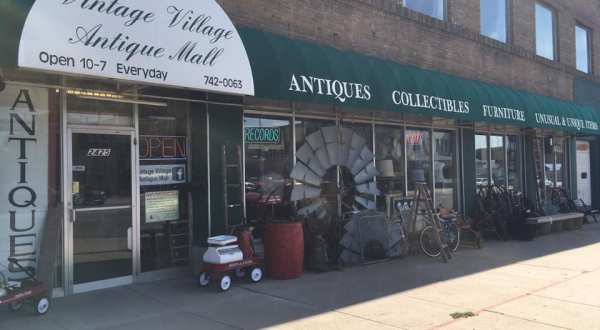 You’ll Find Hundreds Of Treasures At This 5,000-Square-Foot Antique Mall In Nebraska