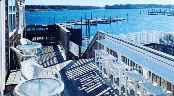 TwoTen Oyster Bar & Grill In Rhode Island Has The Most Amazing Dockside Dining